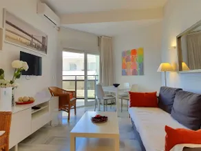 Skol 439 Spacious and Refurbished Apartment with Sea Views - Image 3
