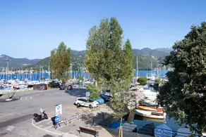 Charmant appartement entièrement équipé avec internet haut débit et terrasse | Vue lac | À côté de la plage | Avec animaux admis - Image 4