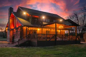 Back Porch Lodge on 5 Acres! Pool, Hot Tub, Creek! - Image 3