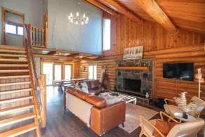 Back Porch Lodge on 5 Acres! Pool, Hot Tub, Creek! - Image 4