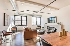 Walk to UNL Campus: Dtwn Lincoln Loft Apt! - Image 5