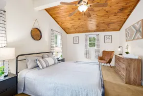 Secluded cabin w/hot tub & deck, dog-friendly - Image 2