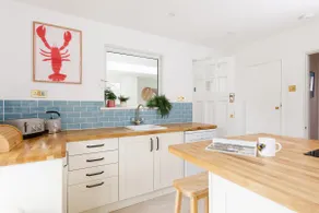 Coastal Retreat in Picturesque Bosham - Image 2