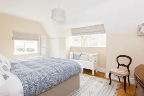 Coastal Retreat in Picturesque Bosham - Image 3