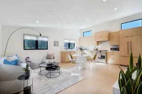 Dazzling Modern Home Close to Downtown Palo Alto and Stanford - Image 2