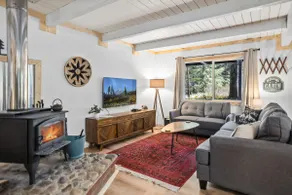 The Green House- 8 mins to Mt Rainier National Park - Image 3