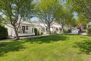 A Swell Cottage: Covered Porch & Steps to the Park - Image 4