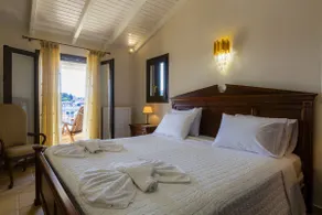 Solaris Methea- Luxury Central Villa by the Castle - Image 3