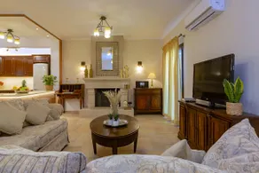 Solaris Methea- Luxury Central Villa by the Castle - Image 2