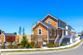 Seabrook's Let's Run Away, next to Town Center! - Image 2