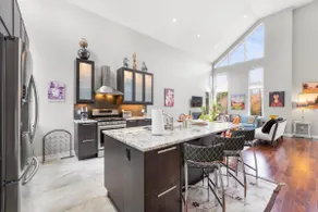 Beautiful 3BR Old Town Home Steps to Queen St - Image 2
