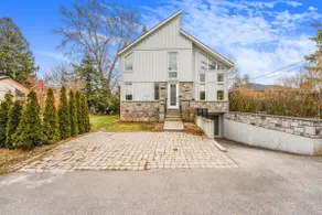 Beautiful 3BR Old Town Home Steps to Queen St - Image 5
