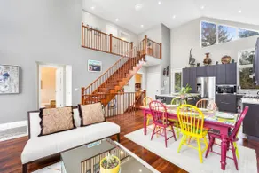 Beautiful 3BR Old Town Home Steps to Queen St - Image 4