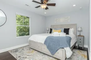 Bloomington Escape | Luxury Stay UP TO 20 Guests - Image 5