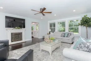 Bloomington Escape | Luxury Stay UP TO 20 Guests - Image 2