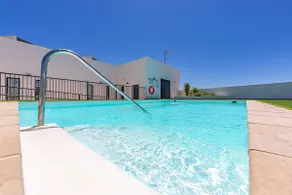 Spacious terrace, pool, private garage, and fiber - Image 3
