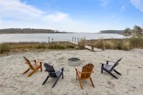 Water's Edge Retreat 3 Bedroom Home by RedAwning - Image 2