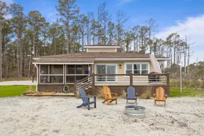Water's Edge Retreat 3 Bedroom Home by RedAwning - Image 3