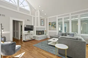 Massive Beach Home w Stunning Rooftop, Parking, Spa, AC & Bay Views! - Image 3