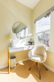 Cozy Sunny Brand-New Apt 1 Block From the Beach - Image 2