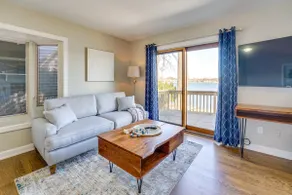 Spacious Lakefront Home in White Lake - Image 5