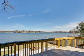 Spacious Lakefront Home in White Lake - Image 2
