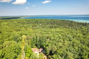 Roscommon Retreat w/ Deck ~ 1 Mile to Higgins Lake - Image 2