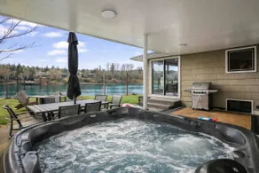Magnificent Home on Banks of the Willamette River, Hot Tub, Fire-Pit, Cornhole, 9 Miles to Downtown - Image 4