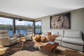 Magnificent Home on Banks of the Willamette River, Hot Tub, Fire-Pit, Cornhole, 9 Miles to Downtown - Image 5