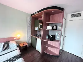 Captivating Cozy Studio near Paris & Metro Line 5! - Image 4