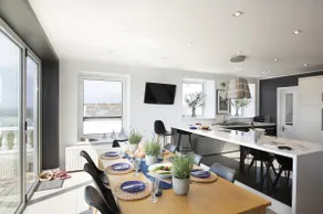 Abbots Cliff House by Bloom Stays - sleeps 10 guests  in 5 bedrooms - Image 5