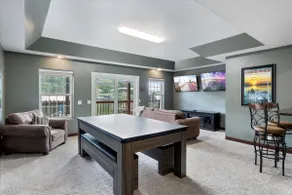 Sleeps 26 lakefront w/ private dock & dance floor! - Image 5