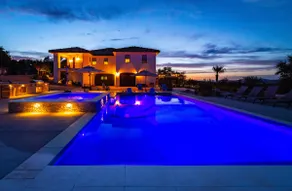 Lake Naci Estate w/Pool, swim up bar, 2 hot tubs, - Image 4
