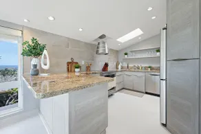 Pelican's Penthouse with Ocean Views - Image 5
