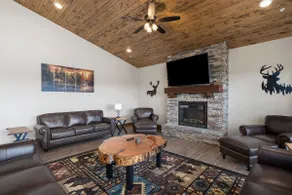 7-Suite Lodge Private Hot Tub & Game Room Near SDC - Image 4
