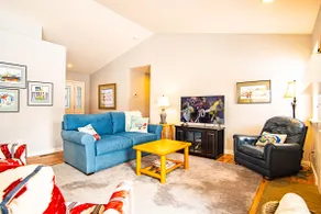 In the Heart of Hailey; PRIVATE PET-FRIENDLY 3 bedroom home with garage - Image 5