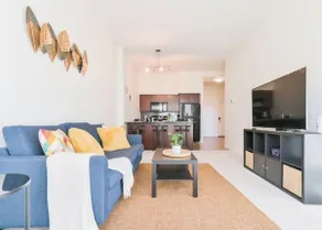 Spacious & Bright Condo 10 Min from DT - Image 3