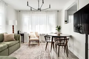 Stylish 2BR – Near Queen’s, Hospitals & Lake Ontar - Image 2