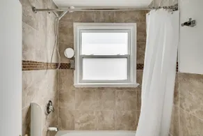 Stylish 2BR – Near Queen’s, Hospitals & Lake Ontar - Image 4