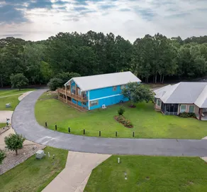 Lakeside Living Paradise - Image 4
