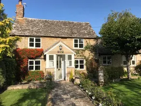 SUNNYSIDE COTTAGE, family friendly in Bampton, Oxfordshire - Image 2