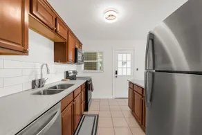 Cozy 3 Bedroom home in Riverside - Image 2