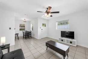 Cozy 3 Bedroom home in Riverside - Image 4