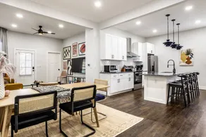 Bohemian Design Retreat near Fountain Square - Image 3