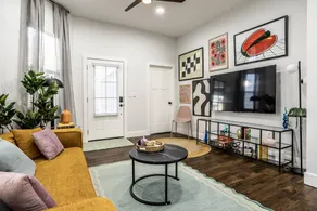 Bohemian Design Retreat near Fountain Square - Image 2