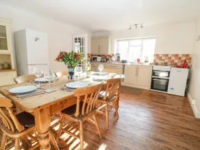 Stone Wheel Cottage - Image 2