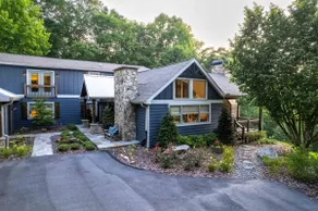 Blue Comanche - Upscale Mountain Home - Image 2