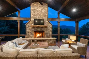 Blue Comanche - Upscale Mountain Home - Image 4