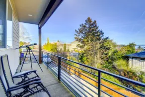 Soccer Lovers Welcome: Seattle Area Home w/ Views - Image 3