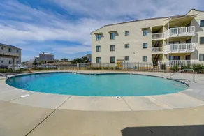 Emerald Isle Vacation Rental w/ Resort Pool! - Image 2